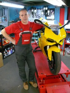 Желтый Ducati Panigale